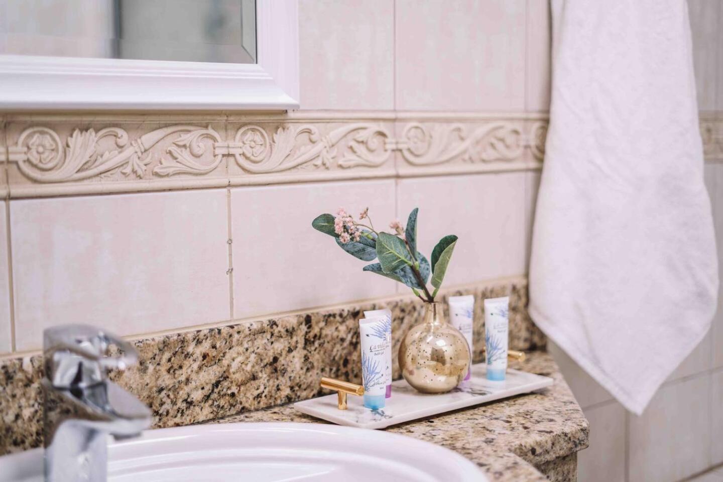 Sea & Palm View Elegant 1 Bedroom Apartment Dubai Ngoại thất bức ảnh